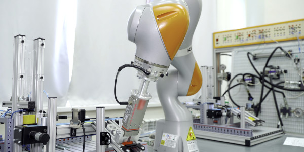 Células Robotizadas La Font d'en Carròs · Célula Robotizada con Almacenamiento de Piezas
